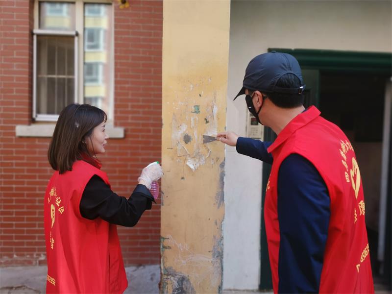 志愿者清理小廣告.jpg