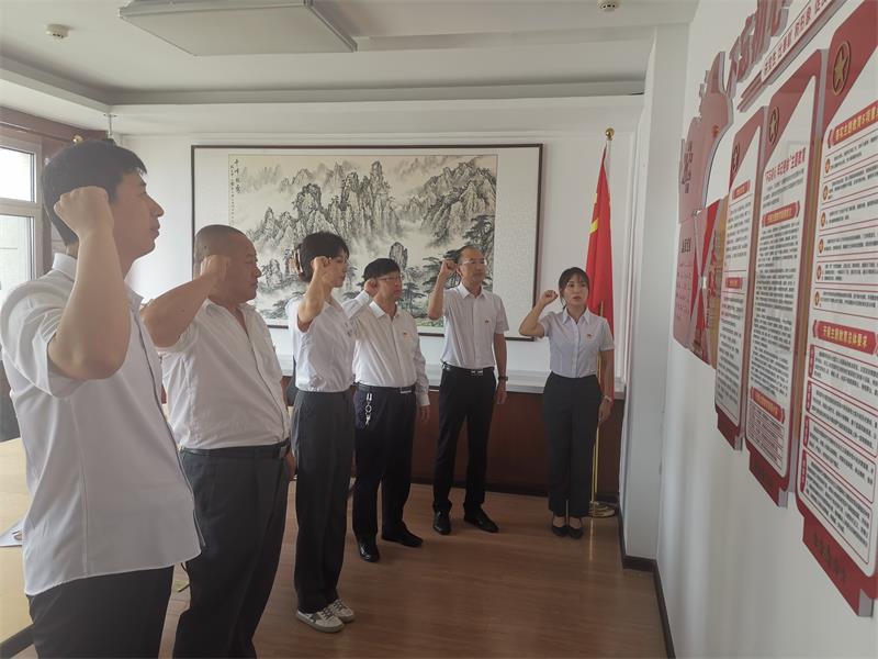 公司全體黨員重溫入黨誓詞.jpg